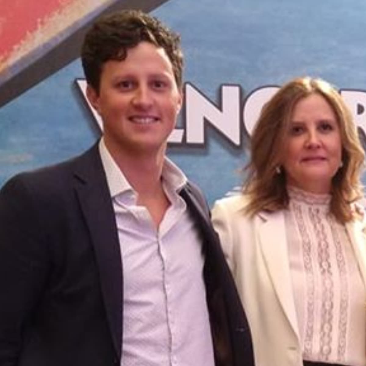 Es común que su hermana actriz comparta fotografías junto a él para expresarle su amor. La primera telenovela que ella protagonizó fue 'Niña de mi corazón'.