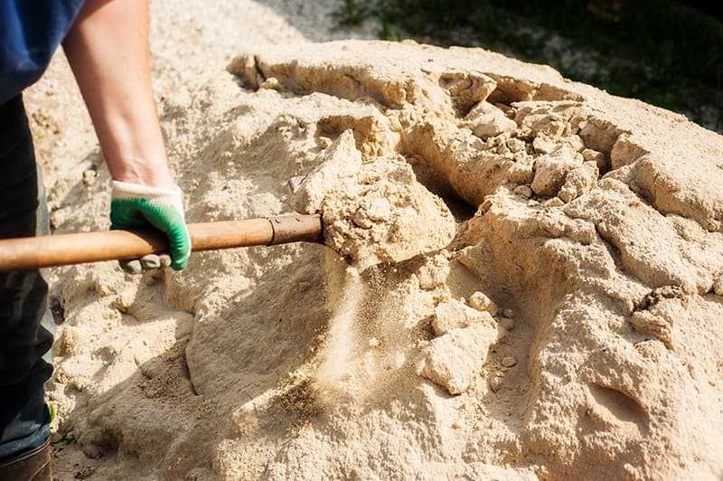 La ciudad de Moab ofrece sacos de arena para que las personas puedan proteger sus casas y negocios ante las inundaciones.