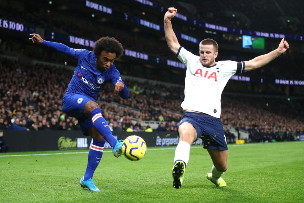 Chelsea vence al Tottenham 2-0 con dos goles de Willian. La escuadra de Mourinho sigue sin definir bien la delantera y le quitan el invicto en casa.