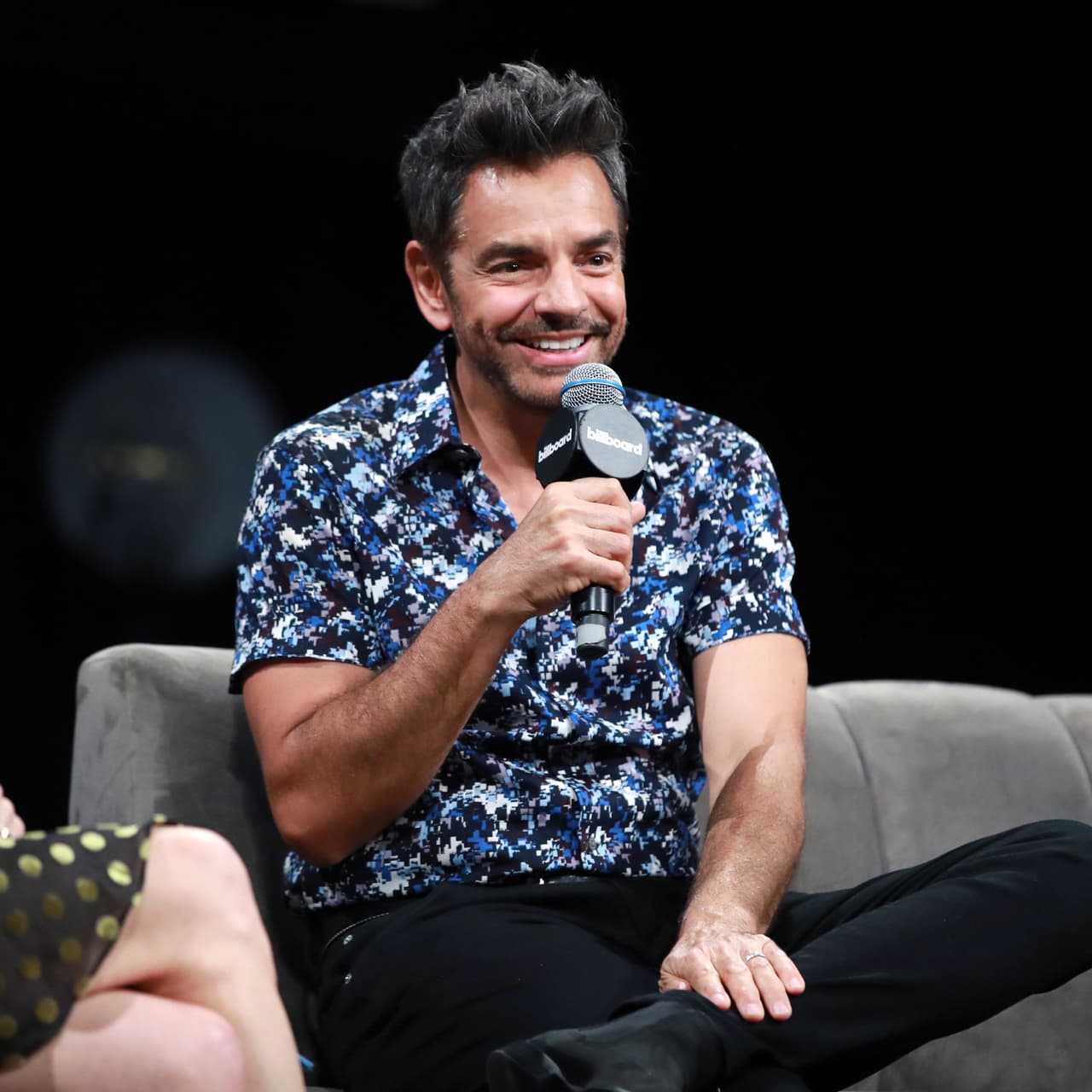 El mexicano de 58 años señaló que "de 
<b><a href="https://www.univision.com/entretenimiento/celebridades/nadie-trabaja-como-nosotros-eugenio-derbez-habla-sobre-la-importancia-de-la-comunidad-latina-en-estados-unidos" target="_blank">ahí empecé mis pininos en Estados Unidos</a></b>, pero nada más, punto". 
<br>