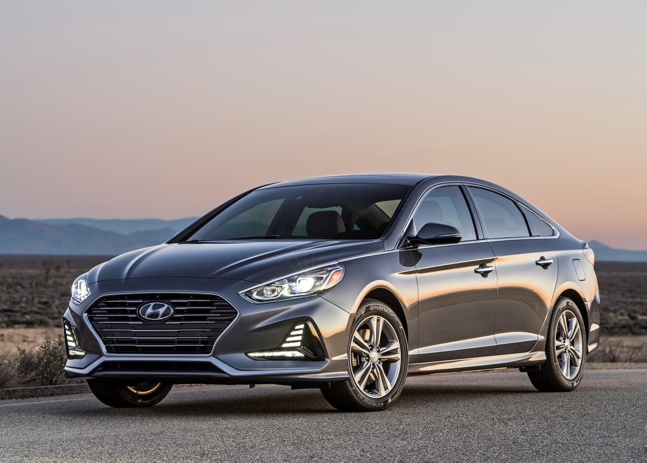<h3 class="cms-H3-H3"><b>6. Hyundai Sonata</b></h3>
<br>
<br>
<b>Precio promedio tras 3 años de uso: </b>$14,869
<br>
<b>Depreciación promedio tras 3 años de uso:</b> 42.0%
<br>
<b>Diferencia de precio con modelo nuevo:</b> $10,785