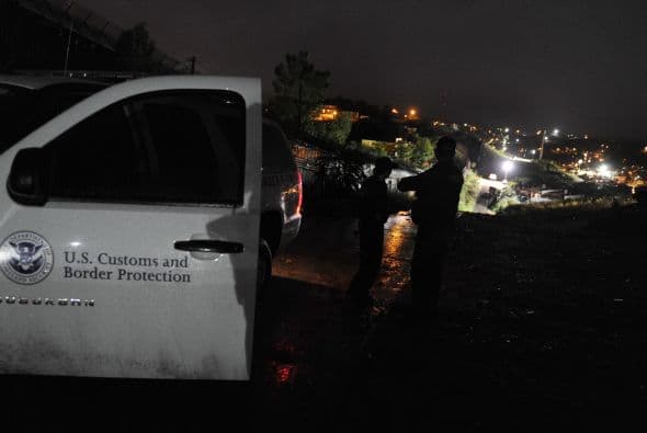 Mario Escalante, portavoz de la Patrulla Fronteriza, dijo hoy a Efe que la agencia federal atribuye la disminución de los arrestos a una mayor seguridad en la franja fronteriza, la presencia de más agentes y el uso de mayor tecnología e infraestructura.