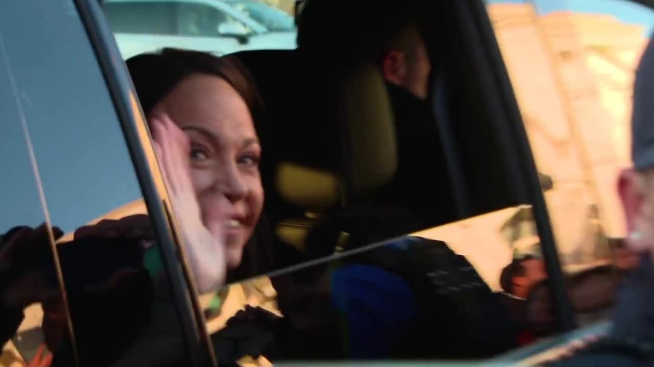 María Corina Machado se despide de sus simpatizantes al salir del Capitolio en Washington D.C.