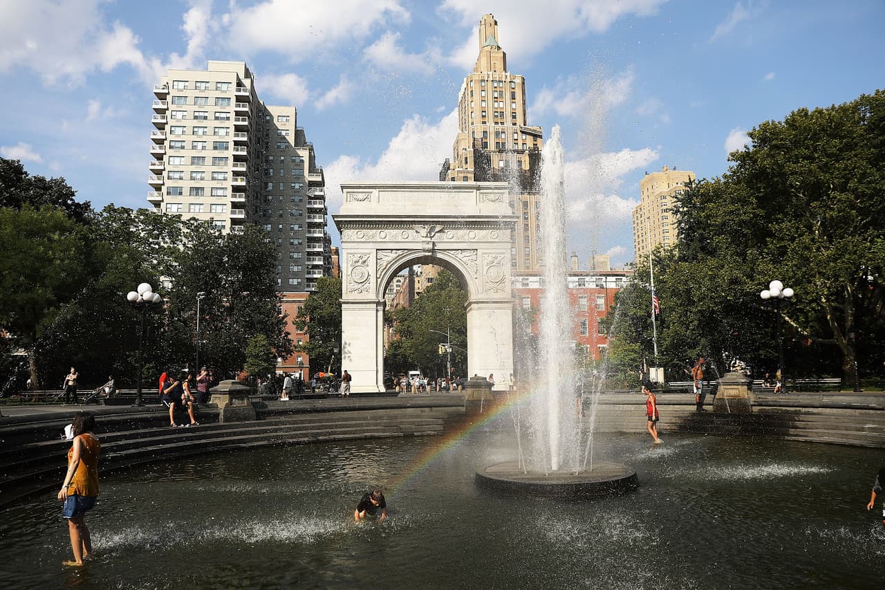 El Washington Square Park está situado en la ciudad de Nueva York y está abierto de 6am a 1am.
<br>