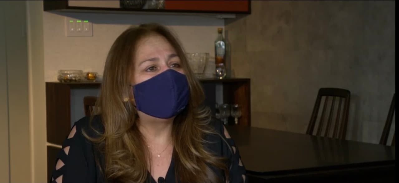 Gracias a ese enfoque lleno de amor, la vida de Christopher se ha convertido en un oráculo de inspiración para miles de personas desde hace 13 años, cuando Primer Impacto conoció por primera vez su caso y descubrimos la dedicación de su familia para ayudarlo.
<br>
<br> En aquel 2018, María González, madre de Christopher, contaba que ella y su esposo se dividían los turnos de trabajo para tener tiempo de cuidarlo o de llevarlo a sus citas médicas.