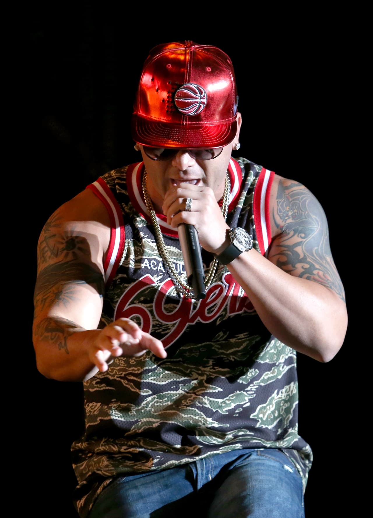 Su éxito en la música va acompañado de su imagen.