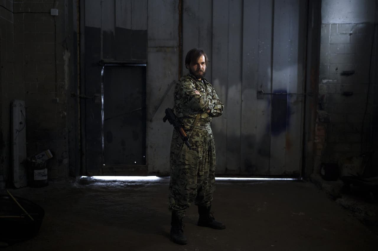 El español Francis Floro, de 30 años, cree 
<b>"que todo Occidente tiene una responsabilidad hacia Ucrania"</b>, por lo que decidió unirse y dejar en pausa su trabajo en el sector de la seguridad en su país.
<br>