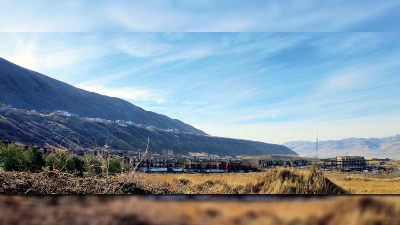 <b>¿Cómo llegar a Point of the Mountain?</b> Para acceder al lado norte desde el condado de Salt Lake tome la I-15 hacia el sur hasta la salida 289 para UT-154/Bangerter Highway. Vaya al este en la bifurcación y continúe por Bangerter Highway durante aproximadamente 2.4 millas, luego gire a la derecha en Steep Mountain Drive. Continúe durante 1.4 millas hasta Flight Park North.
