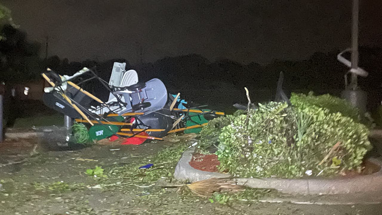 También fue arrancada una unidad de aire acondicionado.