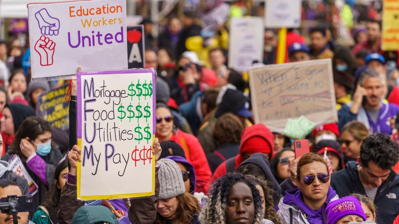 Distrito Escolar lanza sitio web con recursos ante posible huelga de maestros en Los Ángeles
