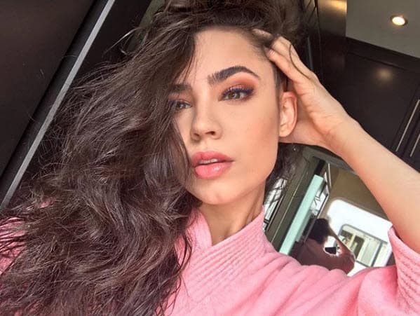 Sofía Carson es una de ellas, esta jovencita es una de las estrellas de Disney más famosas actualmente, es actriz y cantante.