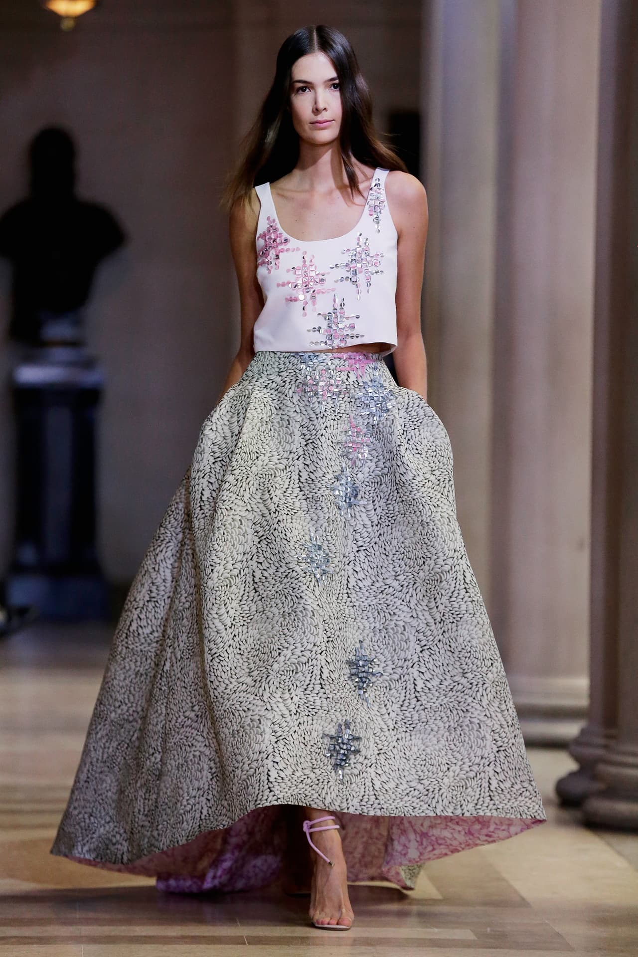 Checa otros diseños que nos impactaron en esta pasarla y que concentran lo mejor de las tendencias para la primera mitad del 2016.