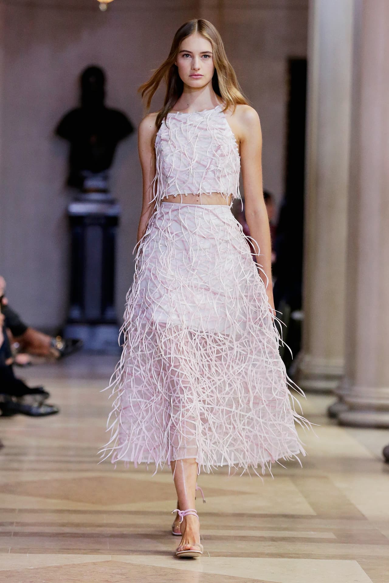 Checa otros diseños que nos impactaron en esta pasarla y que concentran lo mejor de las tendencias para la primera mitad del 2016.