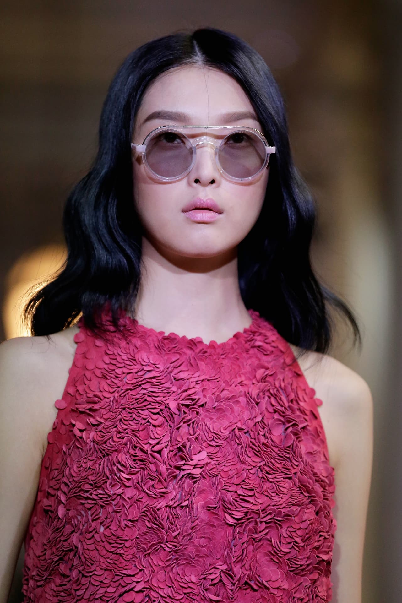 La diseñadora incluso logró replicar la textura de pétalos sobre las telas, sin duda, un acierto que amaremos usar.