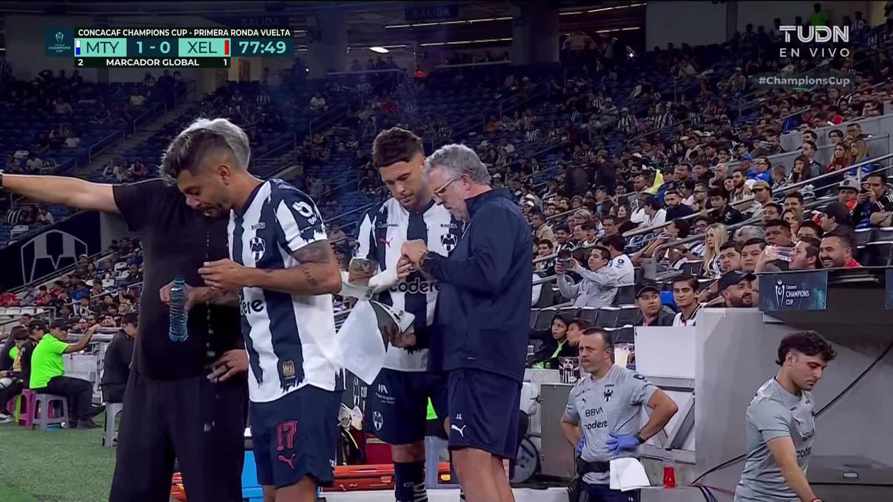 ¡TIRO ATAJADO! disparo por Uros Djurdjevic.