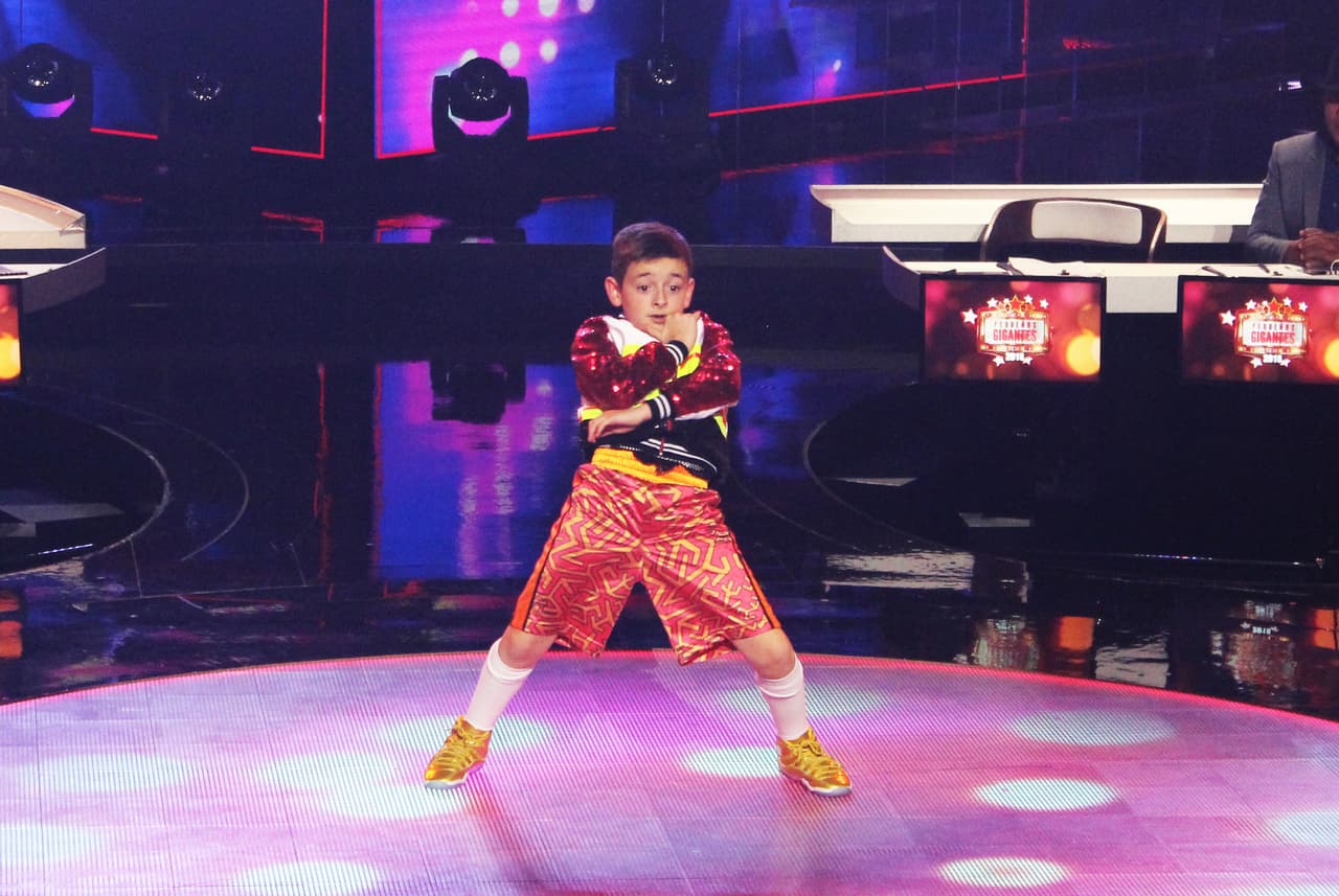 <b><a href="https://www.univision.com/shows/pequenos-gigantes/oscar-rompio-la-pista-con-mi-gente-video">La presentación</a></b> le hizo merecedor de un promedio de 8.8 puntos. Hasta se llevó un 10.