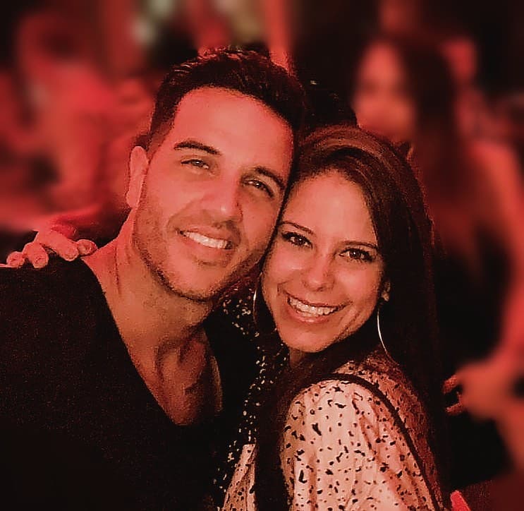 Yisus está casado con Juliana Atehortua, quien es su soporte y también fiel admiradora en el plano personal.