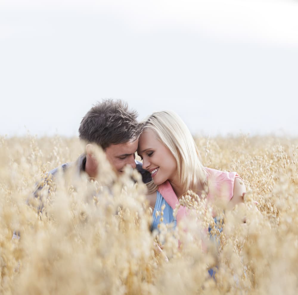 Confía en tus intuiciones y te irá mejor en tus asuntos del corazón, no dejes que una idea triste empañe la felicidad que ahora se te avecina pues con el tránsito directo de tu regente Marte en Capricornio te sentirás más seguro, aumenta tu auto confianza, y conquistas el amor de quien te está dando vueltas en la cabeza. 
<br>
<br>Por Profesor Zellagro