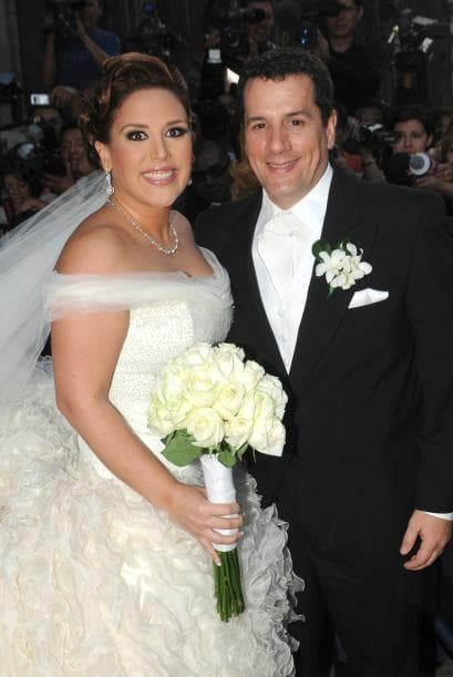 Angélica Vale, quien nos hace reír como Lety Padilla en 'La Fea Más Bella' encontró el amor al conocer a Otto Padrón. Su noviazgo comenzó en el 2009, pero fue en el 2011 que se casaron.