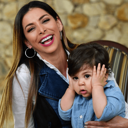 Lourdes no puede ser más feliz, su hijo llena de risas cada instante de su vida.