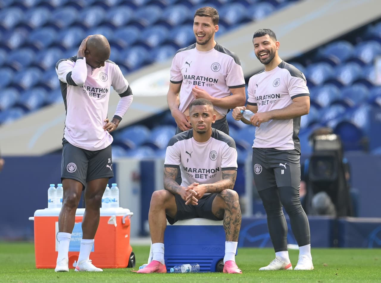 Último entrenamiento y listos… Chelsea y Manchester City reconocieron la cancha del Do Dragao y están listos para la Final de la UEFA Champions League que disputarán este sábado en Porto.