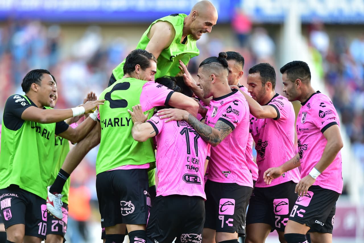 Con el solitario gol de Erik Vera, Querétaro logra imponerse 1-0 ante un poderoso Monterrey.