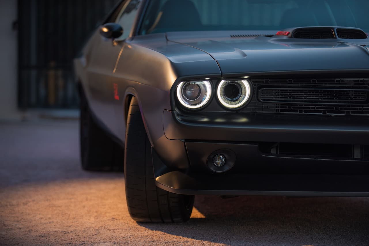 El Dodge Shakedown Challenger incorpora los faros delanteros y traseros del Dodge Challenger 2017, los cuales sufrieron algunos retoques para adaptarse mejor a la carrocería, típica de la versión 1971.
