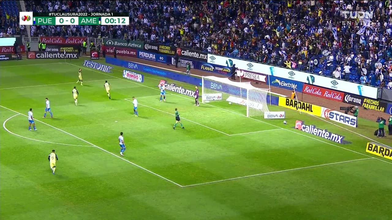 ¡GOOOL! Salvador Reyes anota para América.