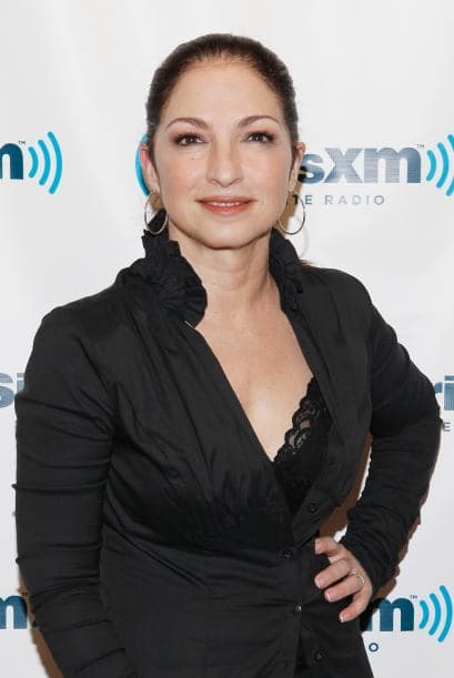 "No puedo creer las noticias sobre Robin Williams, ¡estoy devastada! Oraré por su familia, sus seres queridos y sus fans en el mundo" - Gloria Estefan.