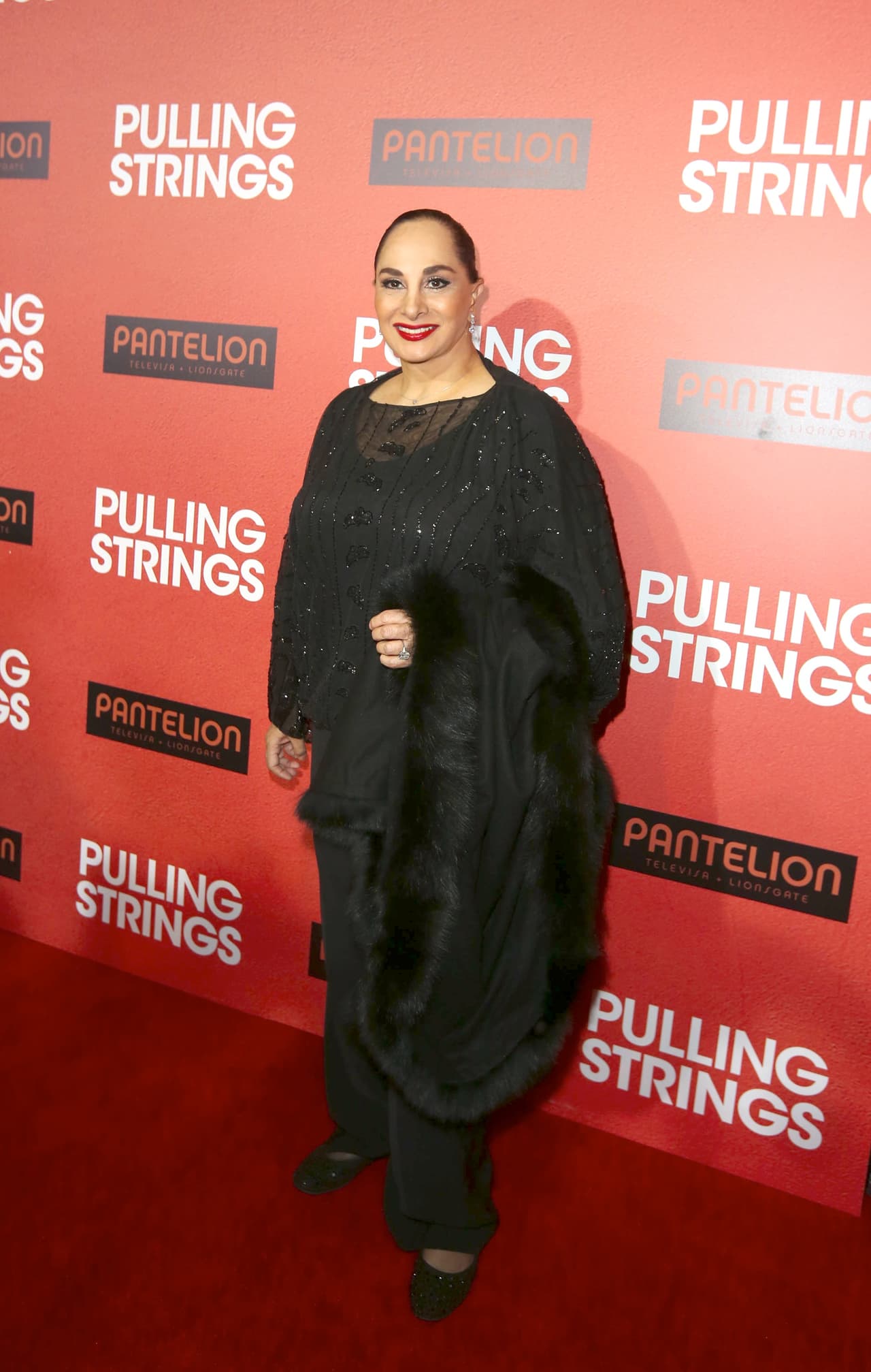 Pero este 2016 es su año y llega por la puerta grande con la producción de Angelli Nesma y la novela “Tres Veces Ana”.