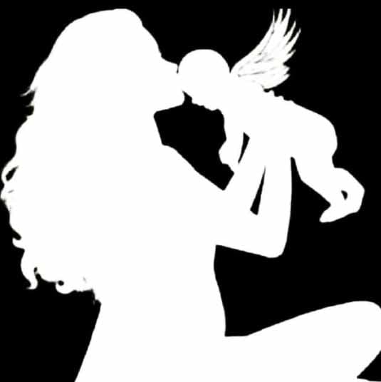 "Tus alas ya estaban listas para volar, pero mi corazón no estaba preparado para verte partir. En esta montaña rusa de sentimientos, hoy ha sido un día de esos difíciles... de esos que duele profundo hasta que se desgarra el alma... pude no haberles compartido mi fragilidad ahora mismo, pero es necesario ser transparente durante este proceso con quienes han estado ahí para mi... ustedes".