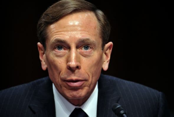 Noviembre 9- El director de la Agencia Central de Inteligencia (CIA), David Petraeus, presenta su renuncia tras haber reconocido una relación extramatrimonial.