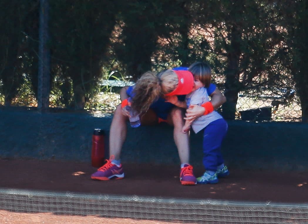 Shakira no pudo resistirse y lo llenó de besitos.