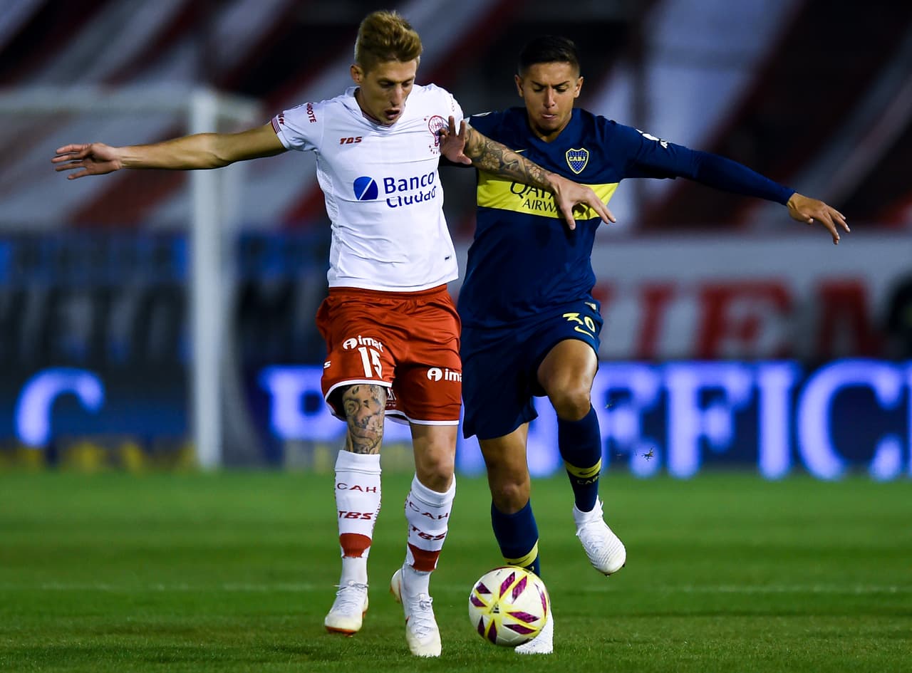 Iván Rossi ahora juega en Huracán tras no poderse consolidar en River Plate. 
<b>Sus condiciones futbolísticas y sus circunstancias son muy parecidas a las del americanista Guido Rodríguez.</b>
