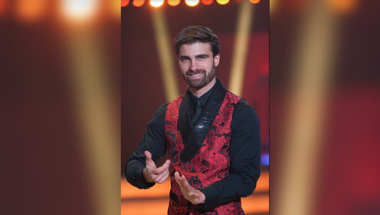 Santiago, quien participó en Mira quién baila, y Geraldine han sido muy discretos con su relación, mientras que Soto sí continúa abiertamente su relación con la también actriz Irina Baeva.