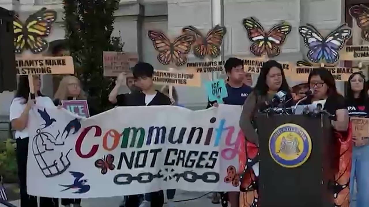 Líderes inmigrantes presionan a la alcaldesa Parker por la implementación de ICE OUT