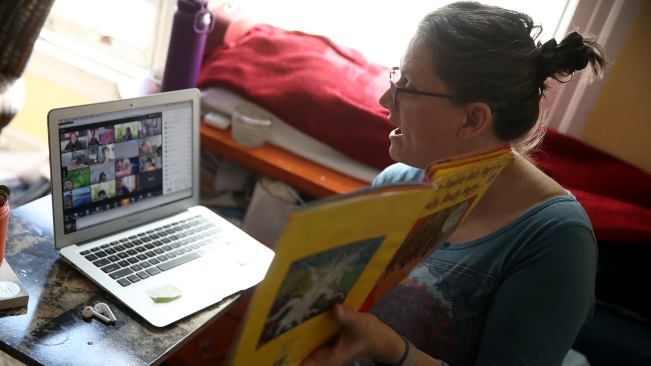 Coronavirus: distrito escolar y maestros de Oakland alcanzan acuerdo para el regreso a clases virtual