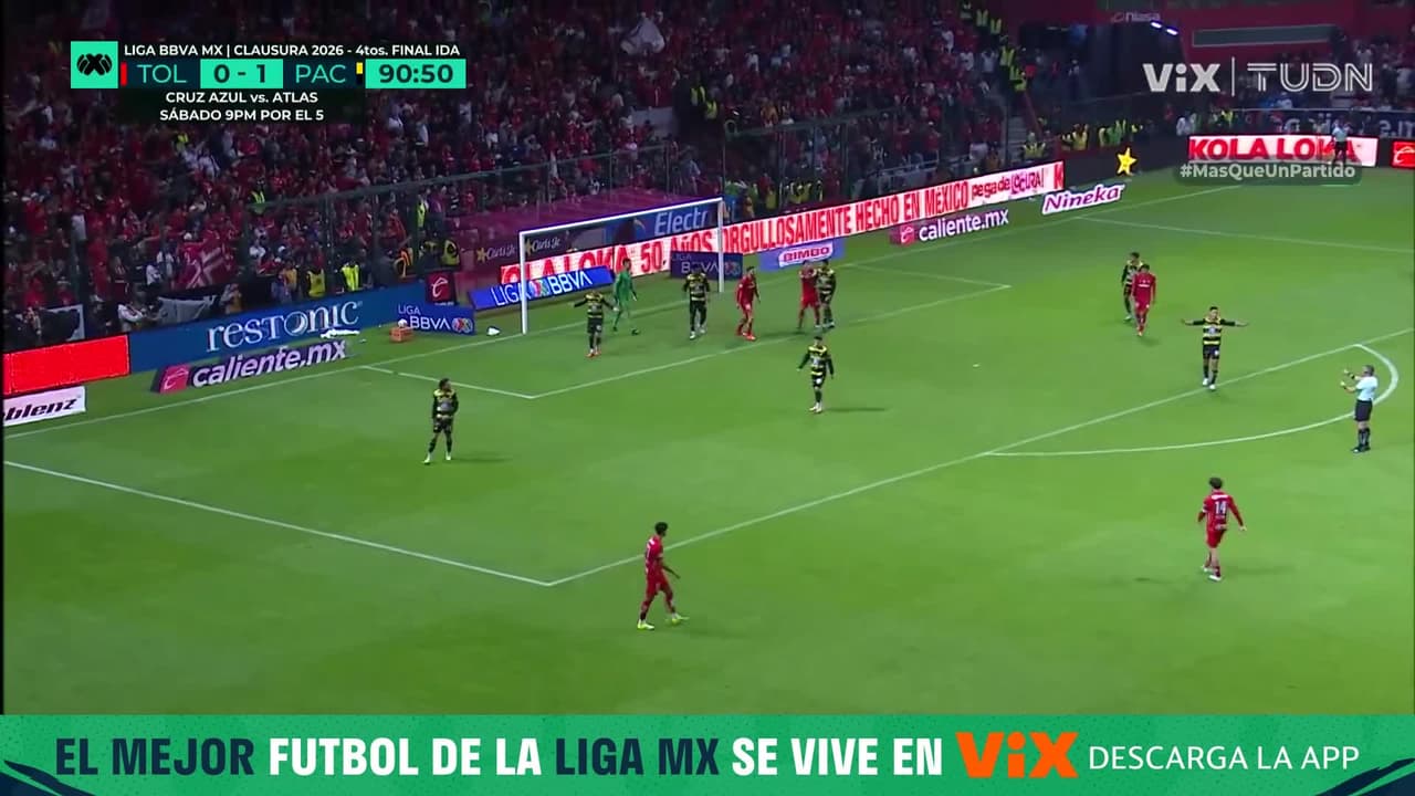 ¡SE CALENTÓ PAULINHO! El delantero portugués pedía penal y por poco se arma el TRAKA TRAKA en el área