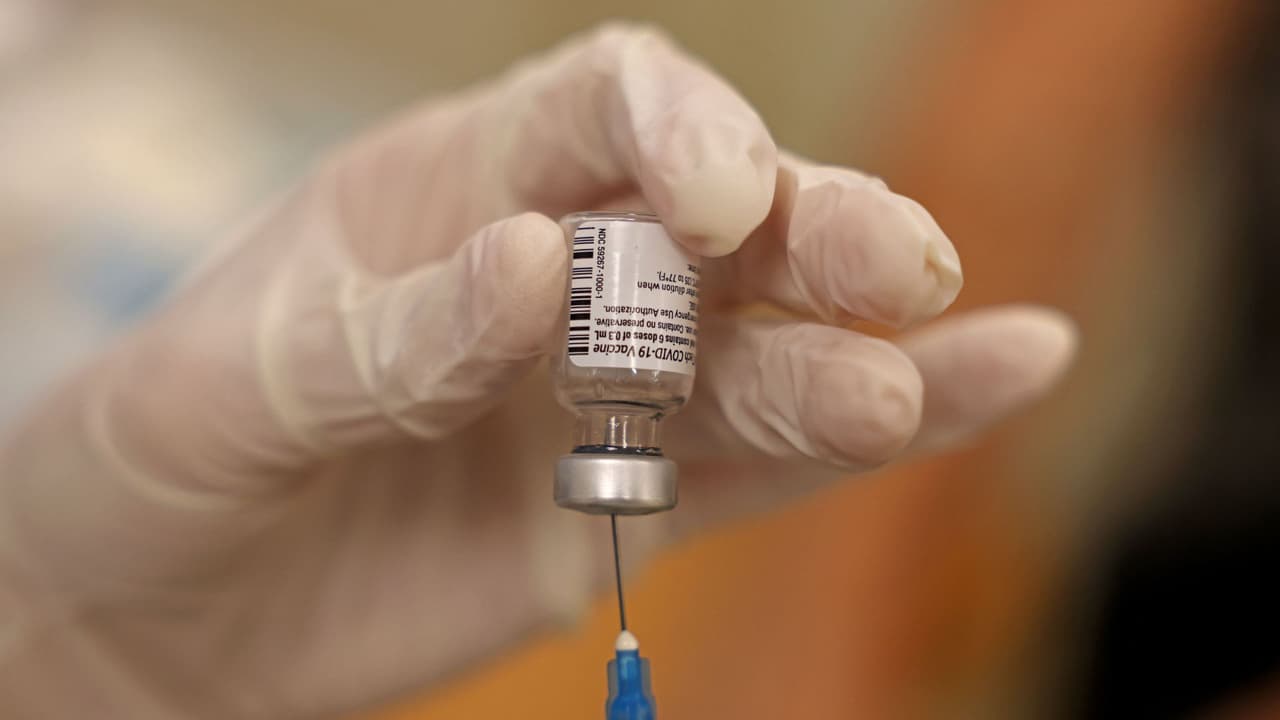 Abren clínica de vacunación contra el covid-19 estilo autoservicio en Fort Worth 