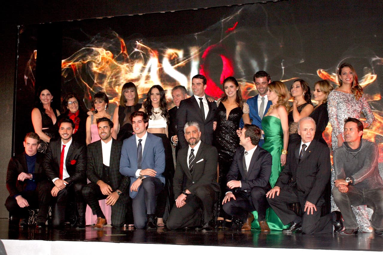 En esa historia compartió créditos con
<b>Fernando Colunga</b>,
<b>Susana González</b>,
<b>Jorge Salinas</b>,
<b>Marlene Favela</b>,
<b>Michelle Renaud</b>,
<b>José Pablo Minor</b>,
<b>Altaír Jarabo</b>,
<b>Alejandro Nones</b>,
<b>Fabiola Guajardo</b>, Marco Méndez,
<b>Irina Baeva</b> e Issabela Camil.