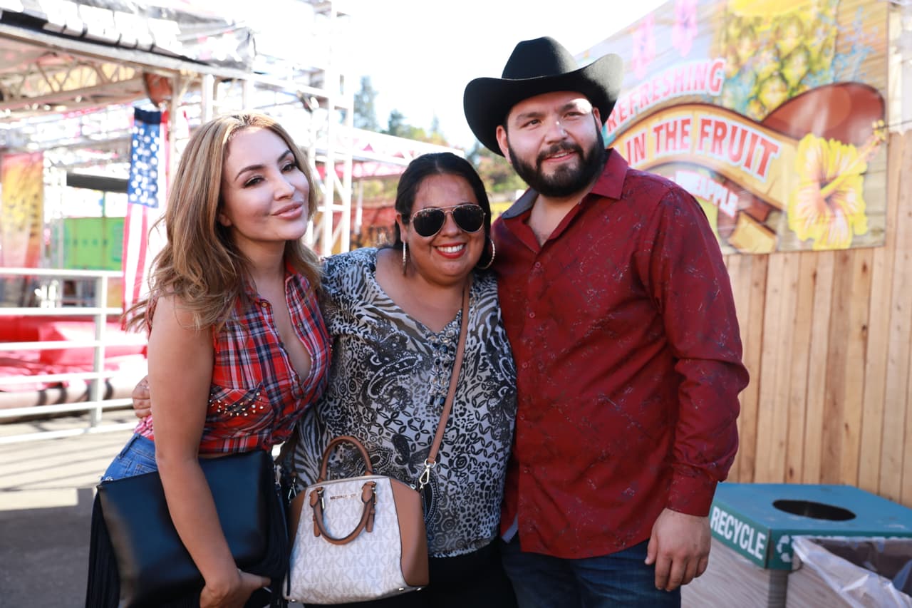 Y se fueron felices con la oportunidad de saludar a sus locutores favoritos.
