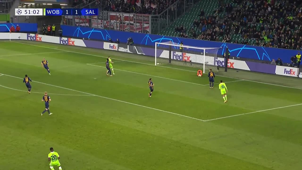 ¡TIRO ATAJADO! disparo por Lukas Nmecha.