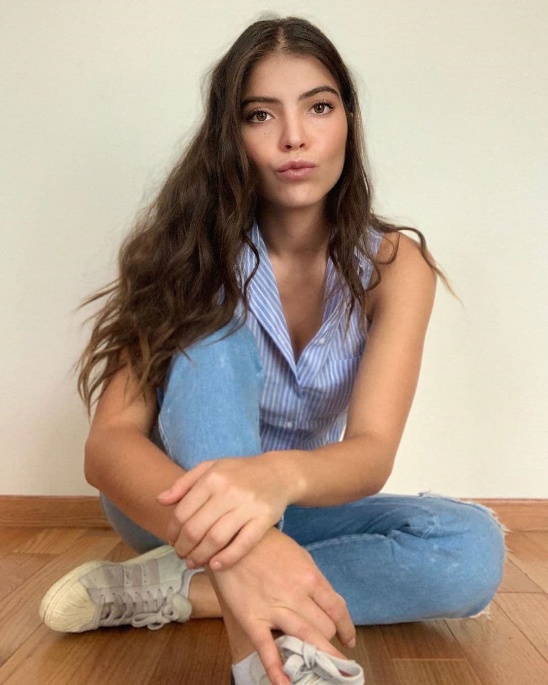 “Nada más pregunté cuando todo pasó: ‘dónde está, dónde está’ no está', y con el miedo, solas, en un lugar que no conocíamos. Nos aventuramos al monte hasta que un lugareño de los que venden ahí arriba, pasó y le gritó a los que estaban abajo, que eran los franceses, ‘amigos, los voy a ayudar’ y nosotras corrimos con ellos ‘a nosotras también ayúdenos’”.