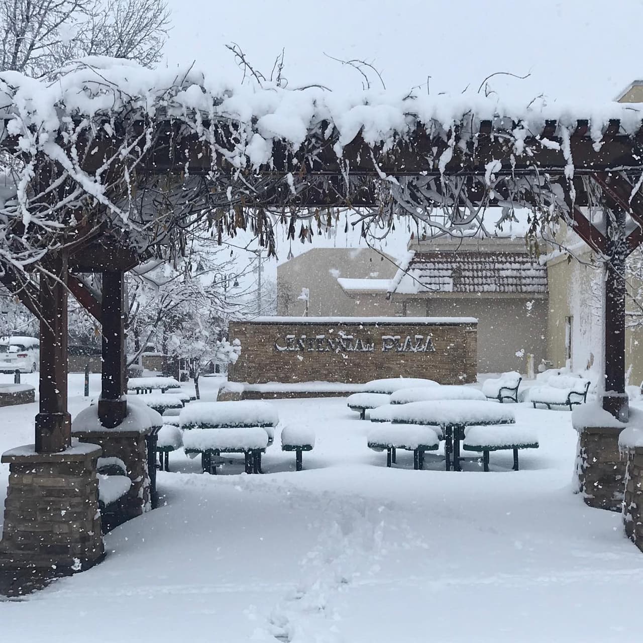 La ciudad no recibía esta cantidad de nieve hace muchos años, según una publicación en la cuenta de Facebook de la alcaldía local.