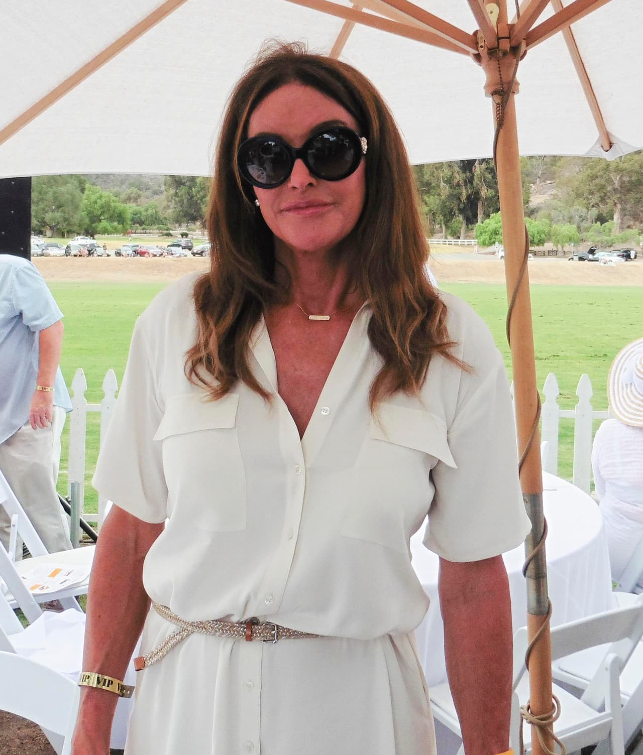 "A través de su propia transición, Caitlyn ha transformado nuestra sociedad este año", prosigue.