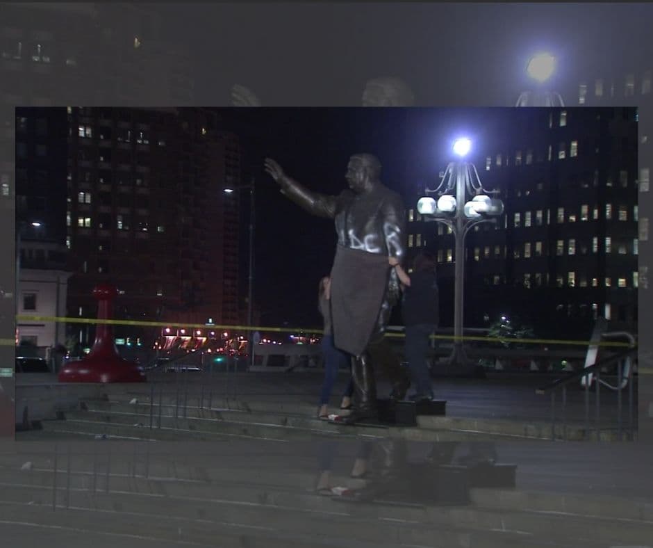 Sus partidarios, y hay muchos de ellos, lo describieron como más grande que la vida, un hombre grande con un gran corazón y, sobre todo, como un hombre que amaba a Filadelfia. Esos partidarios no son todos blancos, tenía seguidores leales en partes de la comunidad negra de Filadelfia.