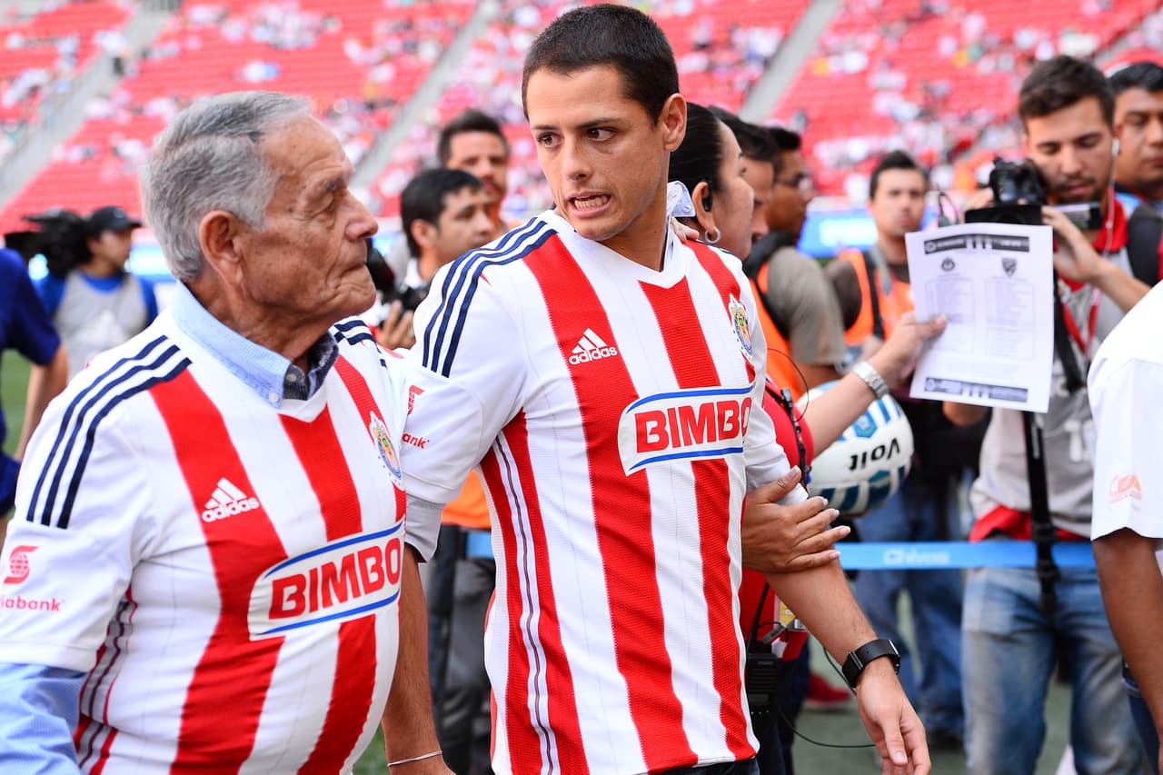6.- El estreno del Estadio Omnilfe se dio con gol de Javier Hernández, ‘Chicharito’ jugó medio tiempo con la playera de Chivas y medio tiempo con la playera del Manchester United, fue despedido de Guadalajara como ídolo.
<br>
