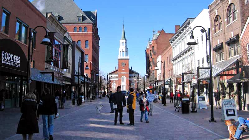 <h3 class="cms-H3-H3">Vermont</h3>
<br>La ley de este estado, vigente desde 2014, permite que los residentes de Vermont que no puedan establecer una presencia legal en EEUU sean elegibles para una "tarjeta de privilegio de operador de vehículos motorizados" o una tarjeta de identificación alternativa.