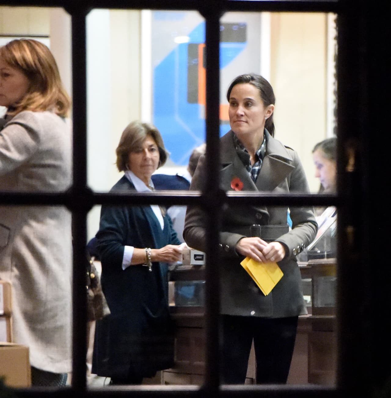 Estuvo acompañada de su madre, Carole Middleton.