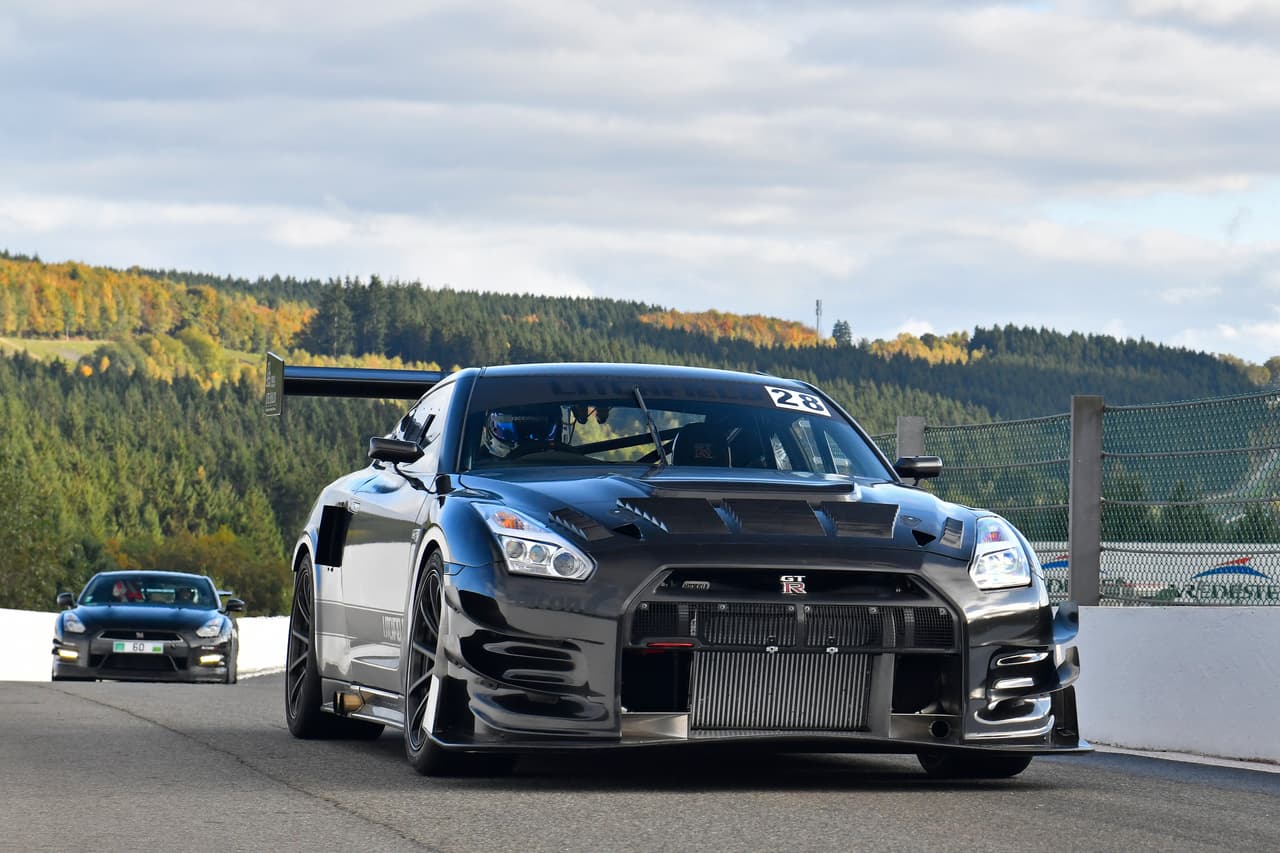 El chasis fue modificado por Momentum Motorsports, mientras que la suspensión fue trabajada por Ohlins con amortiguadores regulables.